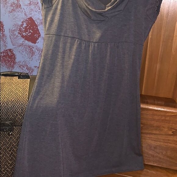 Shirt size small   - Picture 3 of 6